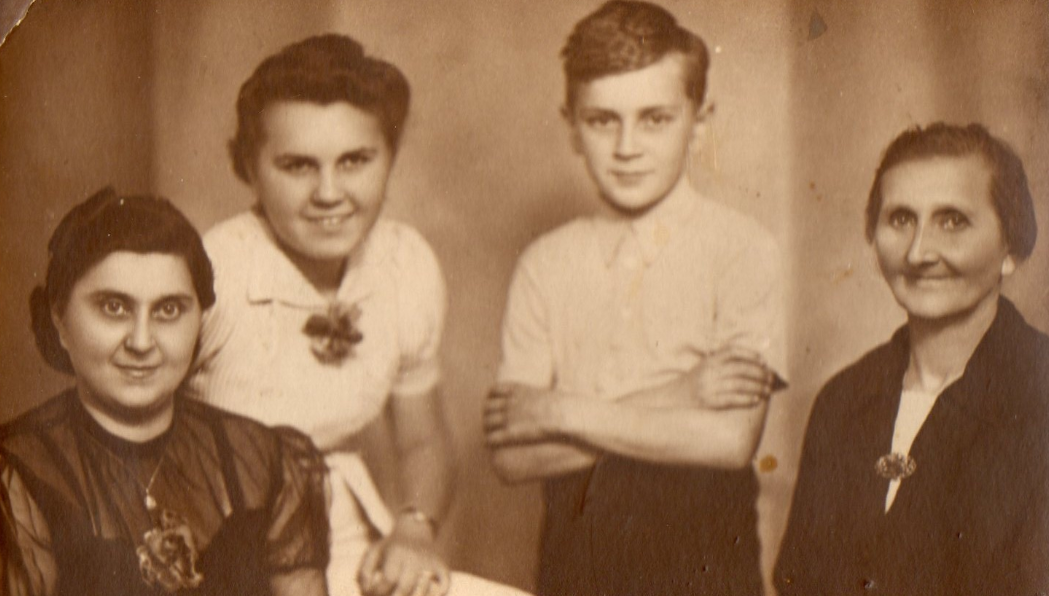 Rodzina Jakmanów 28 lipieca 1941 r, moja prababcia, mój dziadek, jego siostra i ich babcia