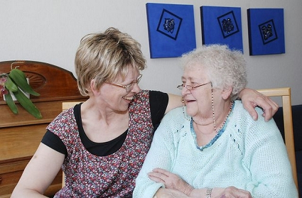 Denmark-Family-Reunion-2 Pierwsze spotkanie krewnych, Birgit Thygesen Moses i Patrici Skubis, fot. Peter Friis Autzen lokalavi-sen.dk