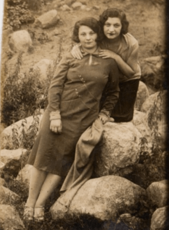 Moja babcia Chana Chwojnik żyła w Izraelu. Poślubiła Shmuela Isaacsona i miała dwie córki: moją mamę Sarę i ciocię Tzipporę. Łącznie miały 11 dzieci, i 40 wnuków.