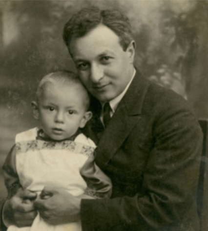 Dr. Aria Leib Chwojnik z synem, Matitiahu, około 1924 r.