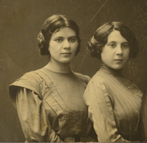 Siostry Mina (po lewej) i Ettia (po prawej) z domu Mednitzky, ok. 1910 r.