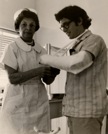 Moja babka Chana Chwojnik, była pielęgniarką wolontariuszką, po przejściu na emeryturę.