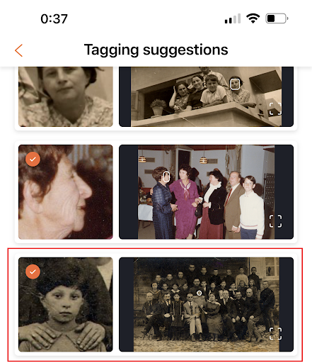 Funkcja Photo Tagger odnalazła babcię Gilada, Chanę Chwojnik, na zdjęciu z jej młodości – oznaczono na czerwono (kliknij, aby powiększyć)