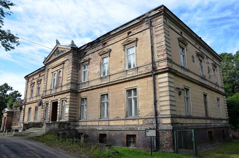 Pałac w Łukowie (fot. Błażej Cisowski, lic. CCA-SA 3.0 Poland)