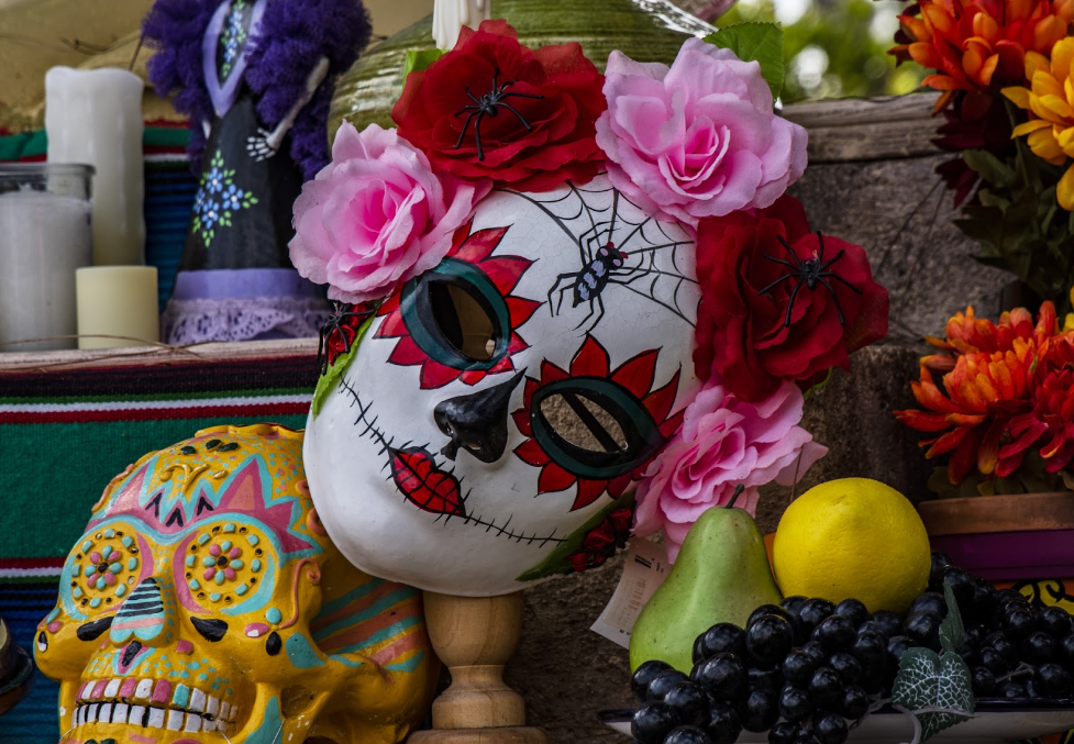 Typowe maski i dekoracje na Dzień Zmarłych