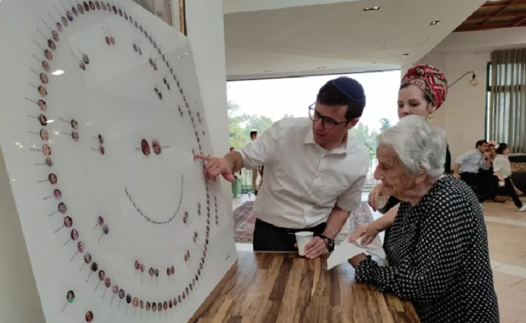 Uczciliśmy 100-lecie Babci z wykresem promienistym MyHeritage z 140 potomkami