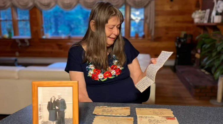 Po 80 latach listy miłosne z czasów II Wojny Światowej znalezione w starym domu wróciły do córki pary