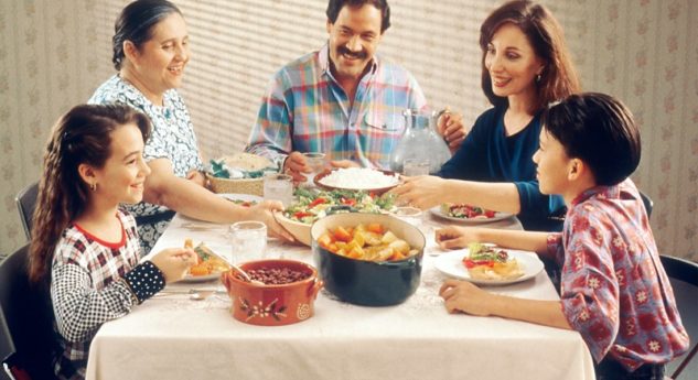 Rodzina: Dlaczego wspólne spożywanie posiłków jest ważne?