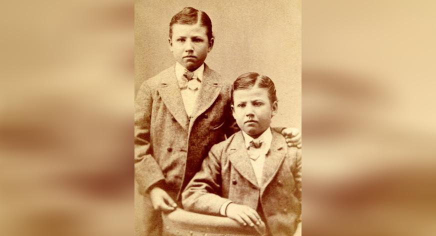 Stare zdjęcia: Dlaczego nasi przodkowie nigdy się nie uśmiechali?
