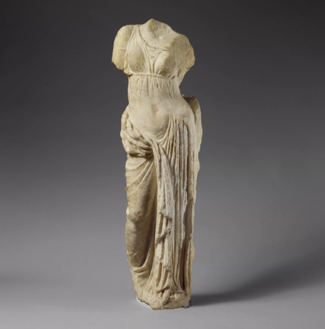 Na przykład ten słynny posąg greckiej bogini Afrodyty, wyrzeźbiony w II wieku p.n.e. (Źródło: Metropolitan Museum of Art)