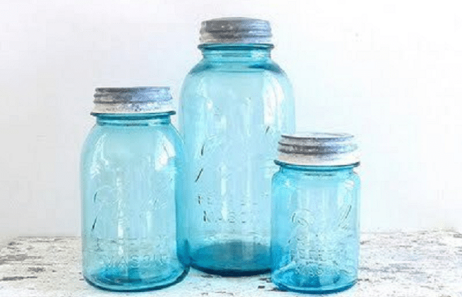 Rodzinny słoik z pamiątkami i postanowieniami noworocznymi